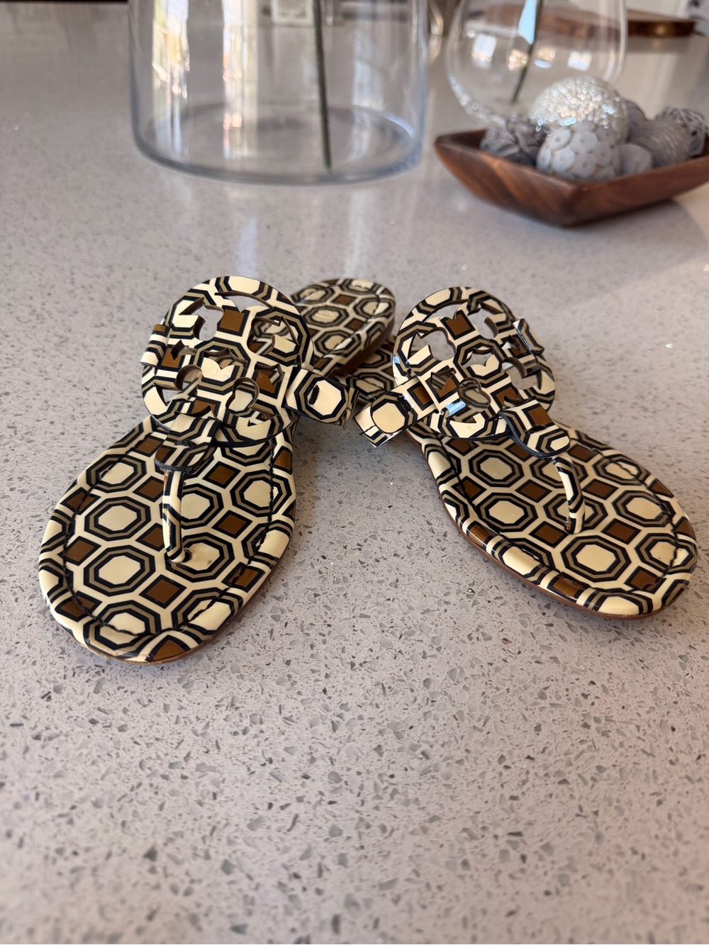 Tory Burch Geometric Print Thong Sandals in Cream, Black & Brown - Picture 4 of 5